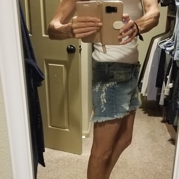 Express Pants - Express Shorts with Flower Embroidery